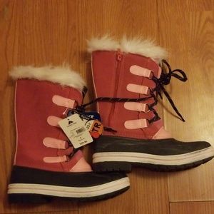 Snow boots